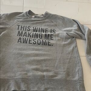 Brunette the Label “This Wine is Making Me Awesome.” with Bold Text